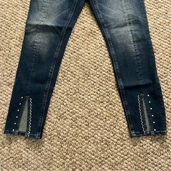 Miss Me Embroidered Skinny Jeans - Picture 2 of 5